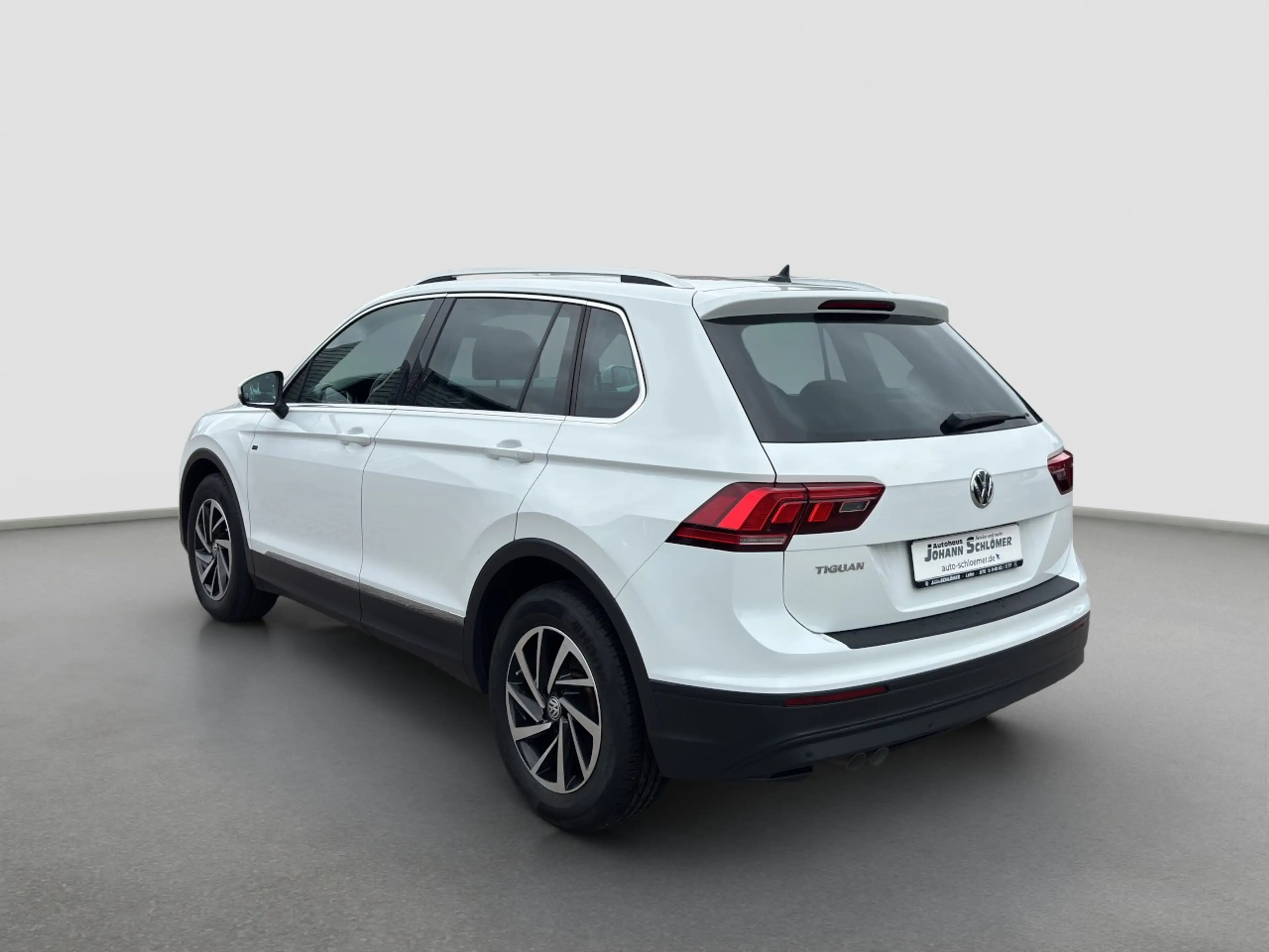 Volkswagen Tiguan 2.0 TDI NAVI PDC AHK TEMPOMAT Klima Navi — photo 3