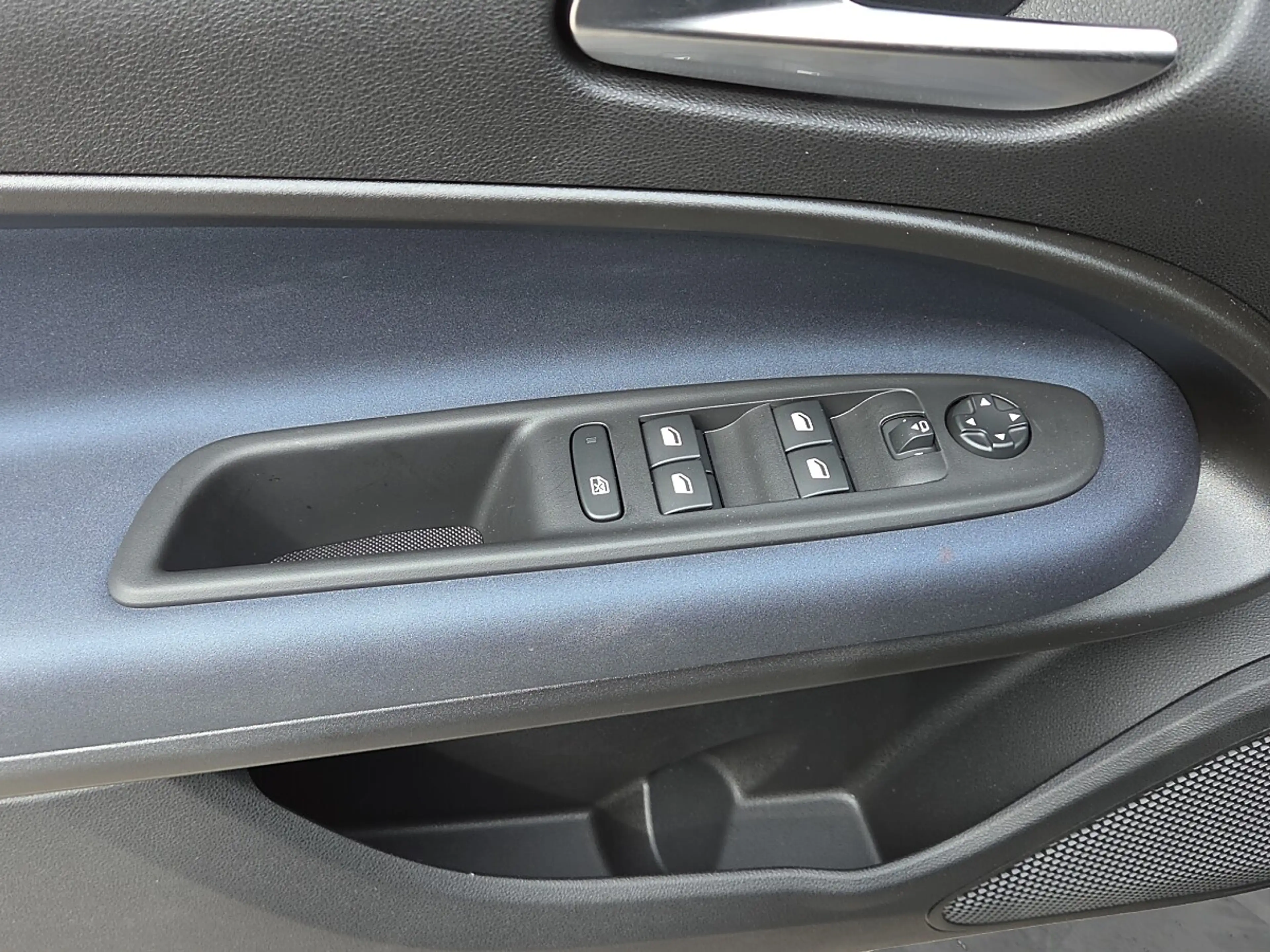 Alfa Romeo Junior Ibrida Sprint 1.2 MHEV e-DCT6 — photo 9