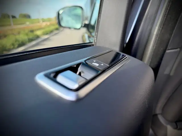 Land Rover Range Rover view 18