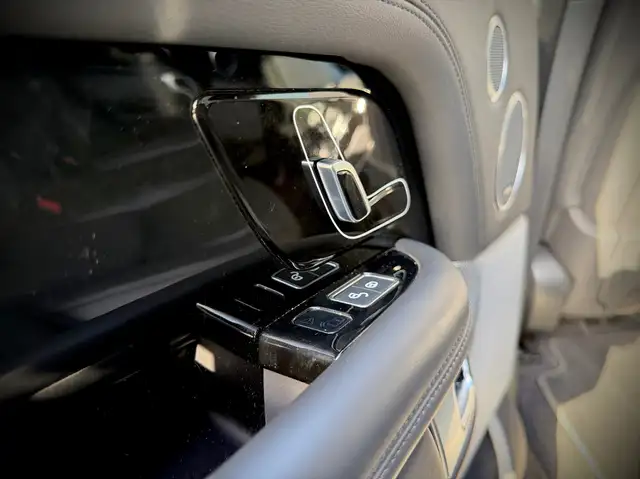Land Rover Range Rover view 19