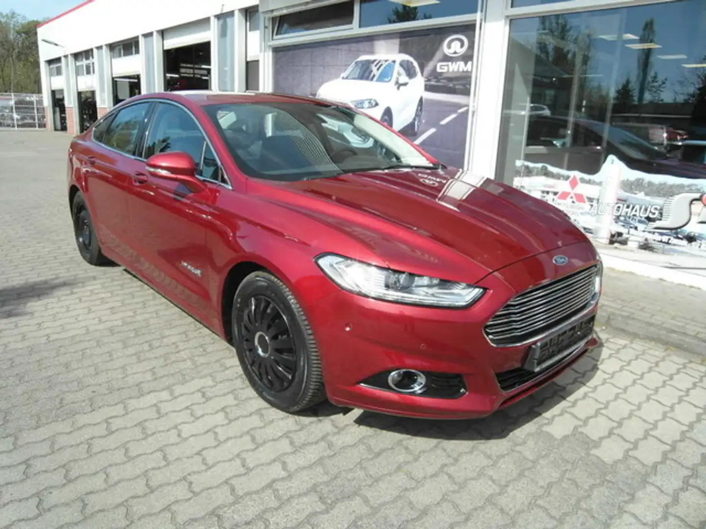 Ford Mondeo Hybrid Červená - 1