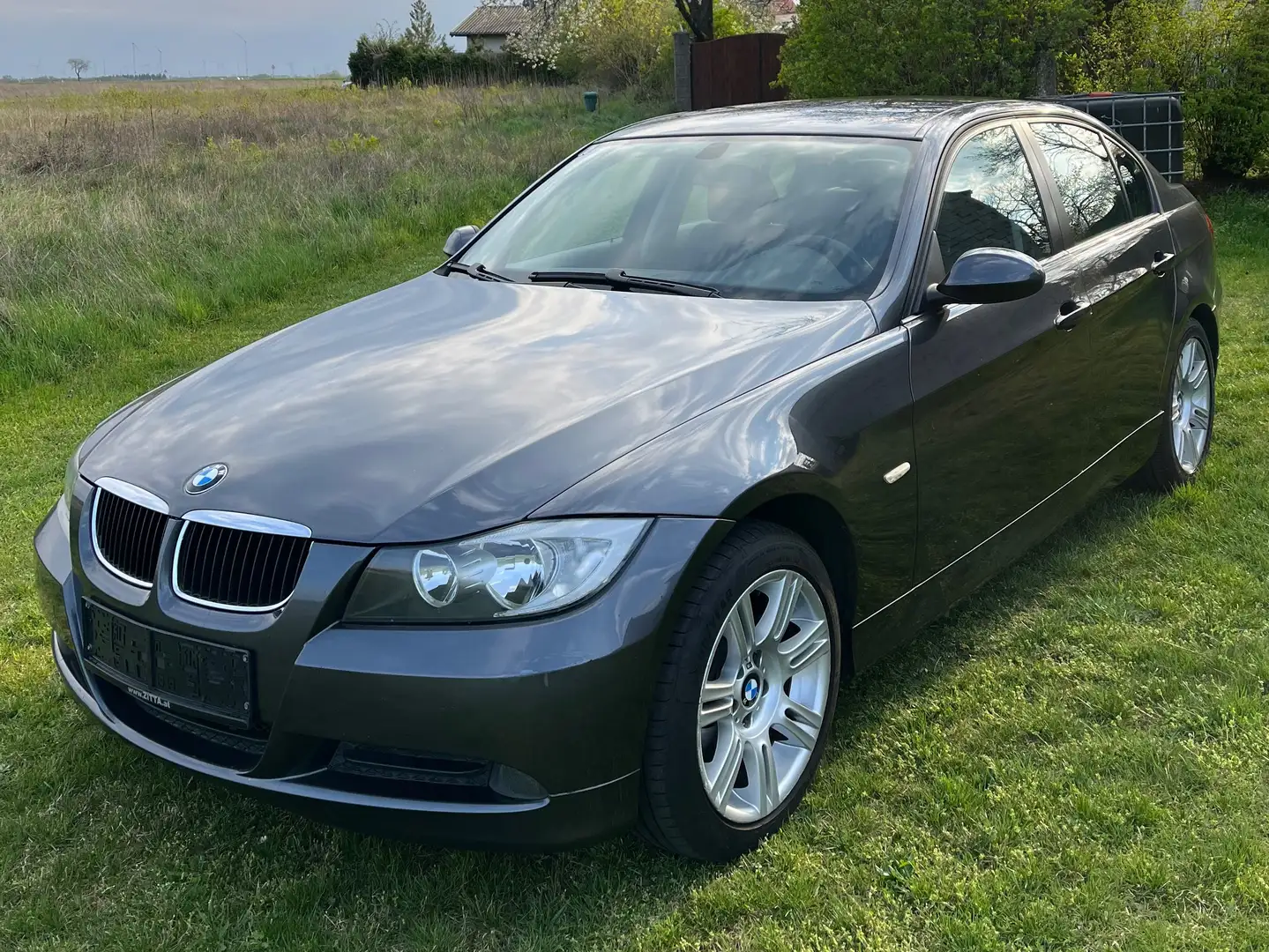 BMW 318 318i Österreich-Paket Österreich-Paket Šedá - 1