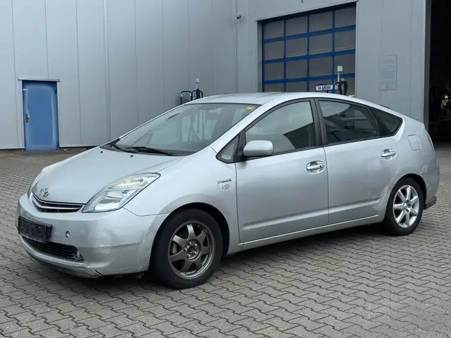 Toyota Prius Sol *Navi *Keyless *Tempomat *Touchscreen