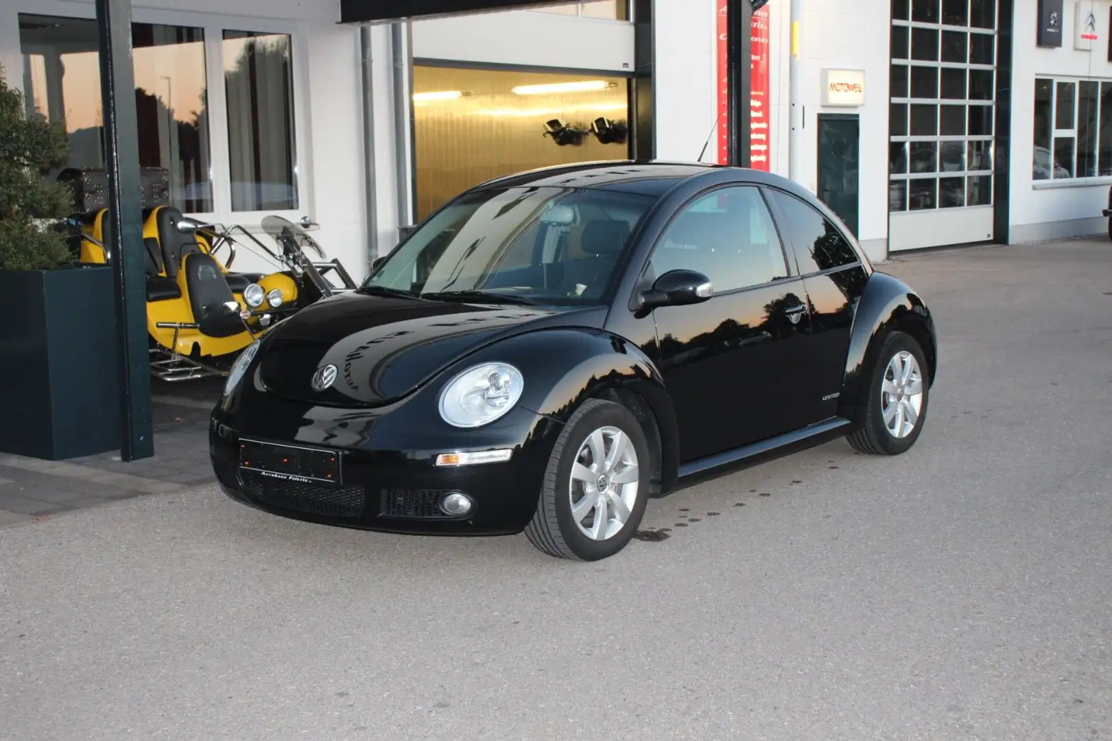 Volkswagen New Beetle Lim. 1.6 United Winter u Sommerreifen Schwarz - 1
