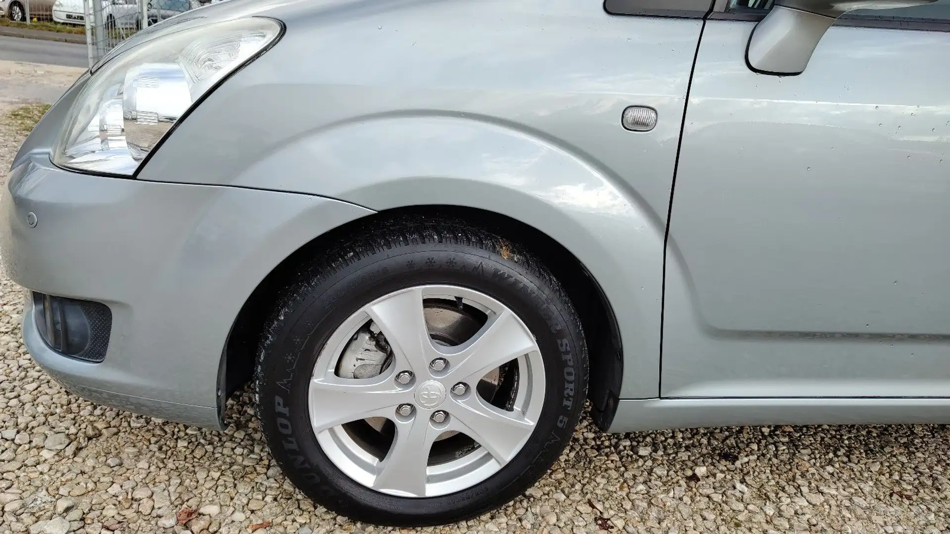 Toyota Corolla Verso 1.8 Automatik*7.Sitzer*8xAlufelgen Gris - 2