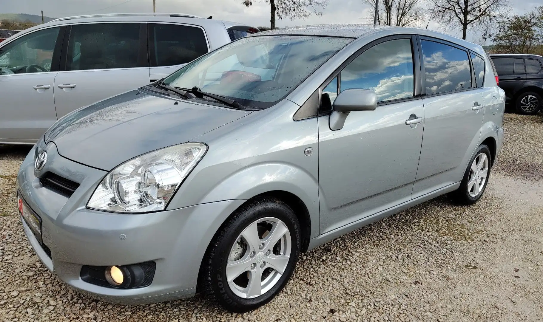 Toyota Corolla Verso 1.8 Automatik*7.Sitzer*8xAlufelgen Gris - 1