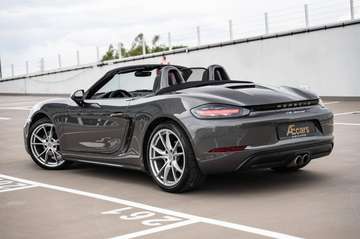 BOXSTER 2.0 / NET PRICE € 53.678,- / PDK / SPORT EXHAUST / BI-XENON / CC / CARPLAY / PDC