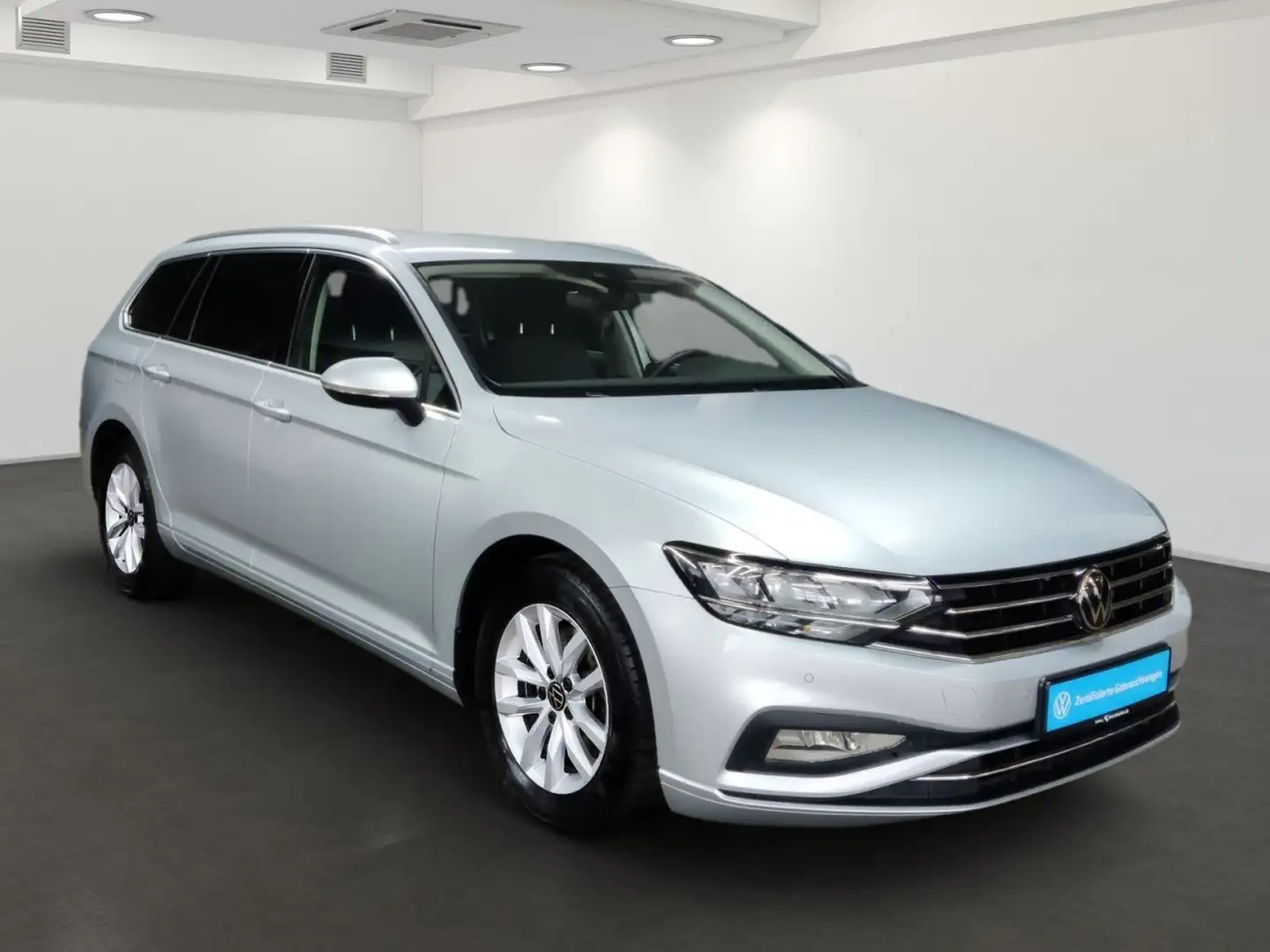 Volkswagen Passat Variant 2.0 TDI Business DSG Navi LED Silber - 2
