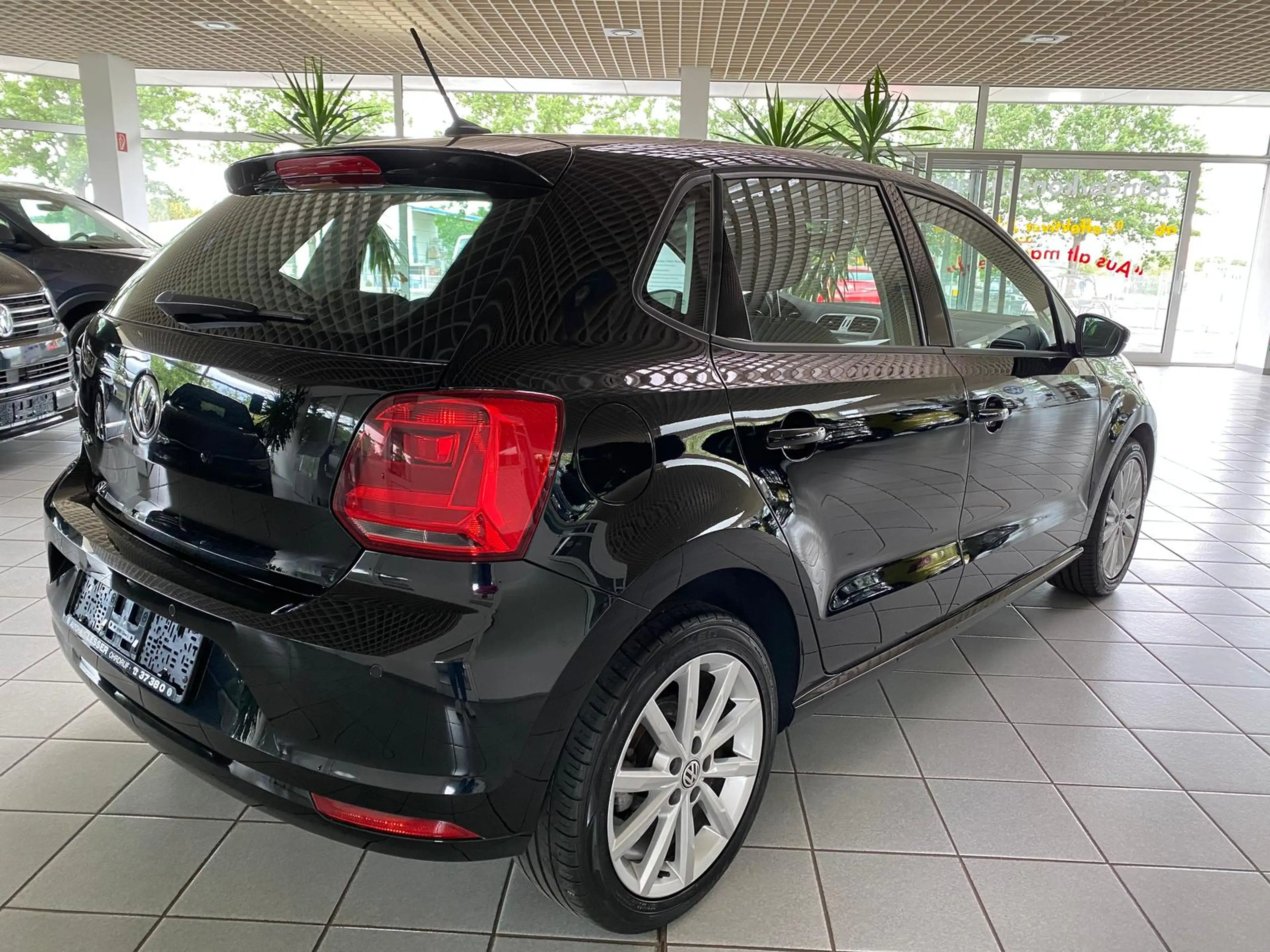 Volkswagen Polo Highline*1.2 TSI NAVI*SHZ*PDC* — photo 2