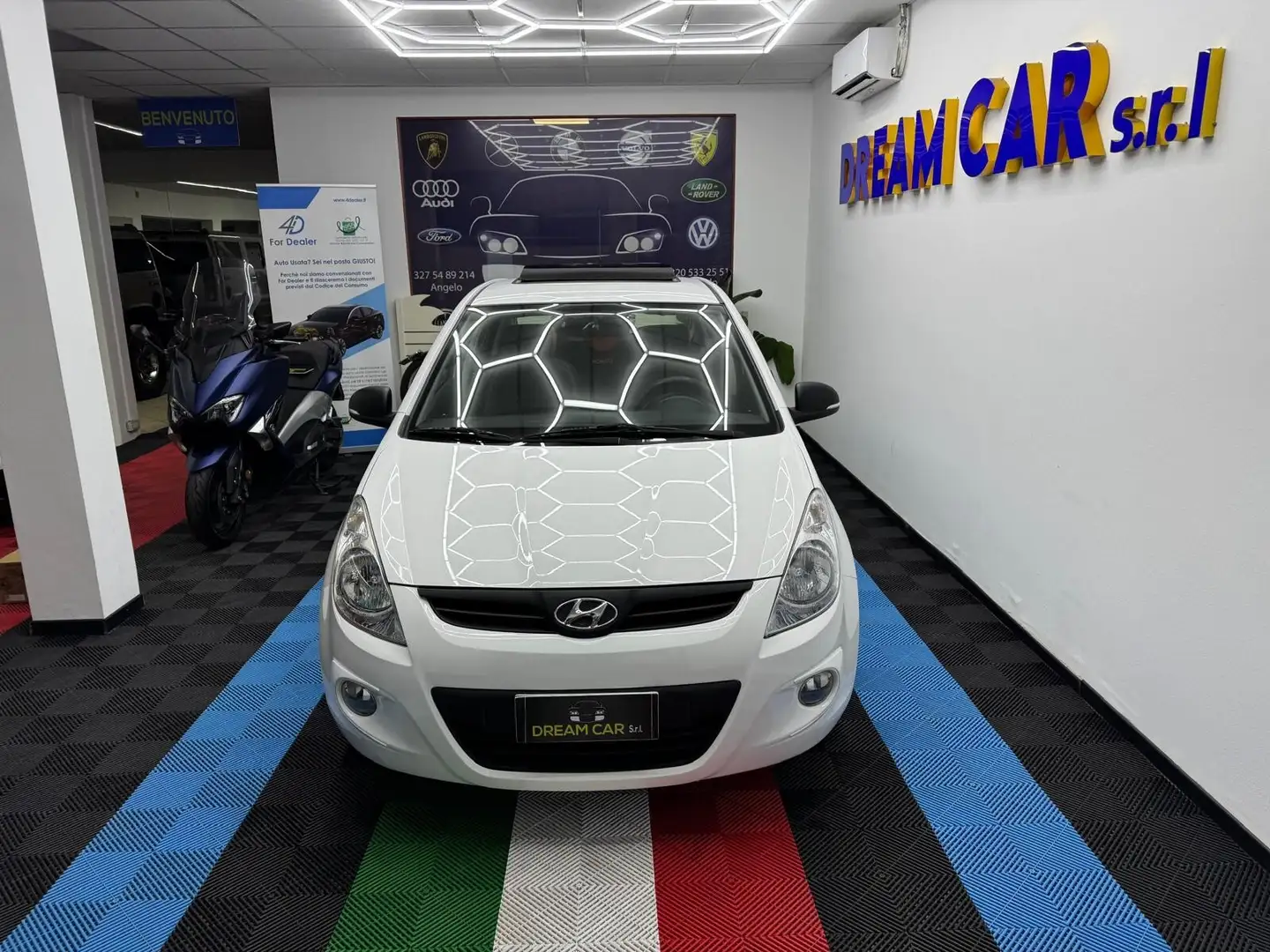 Hyundai i20 1.2 5p. Fiorucci Weiß - 2