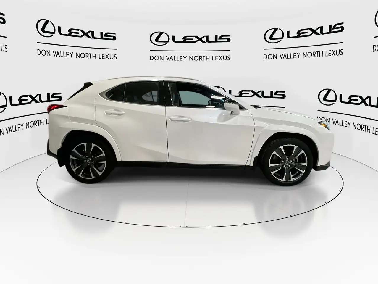 Lexus UX снимка Lexus UX