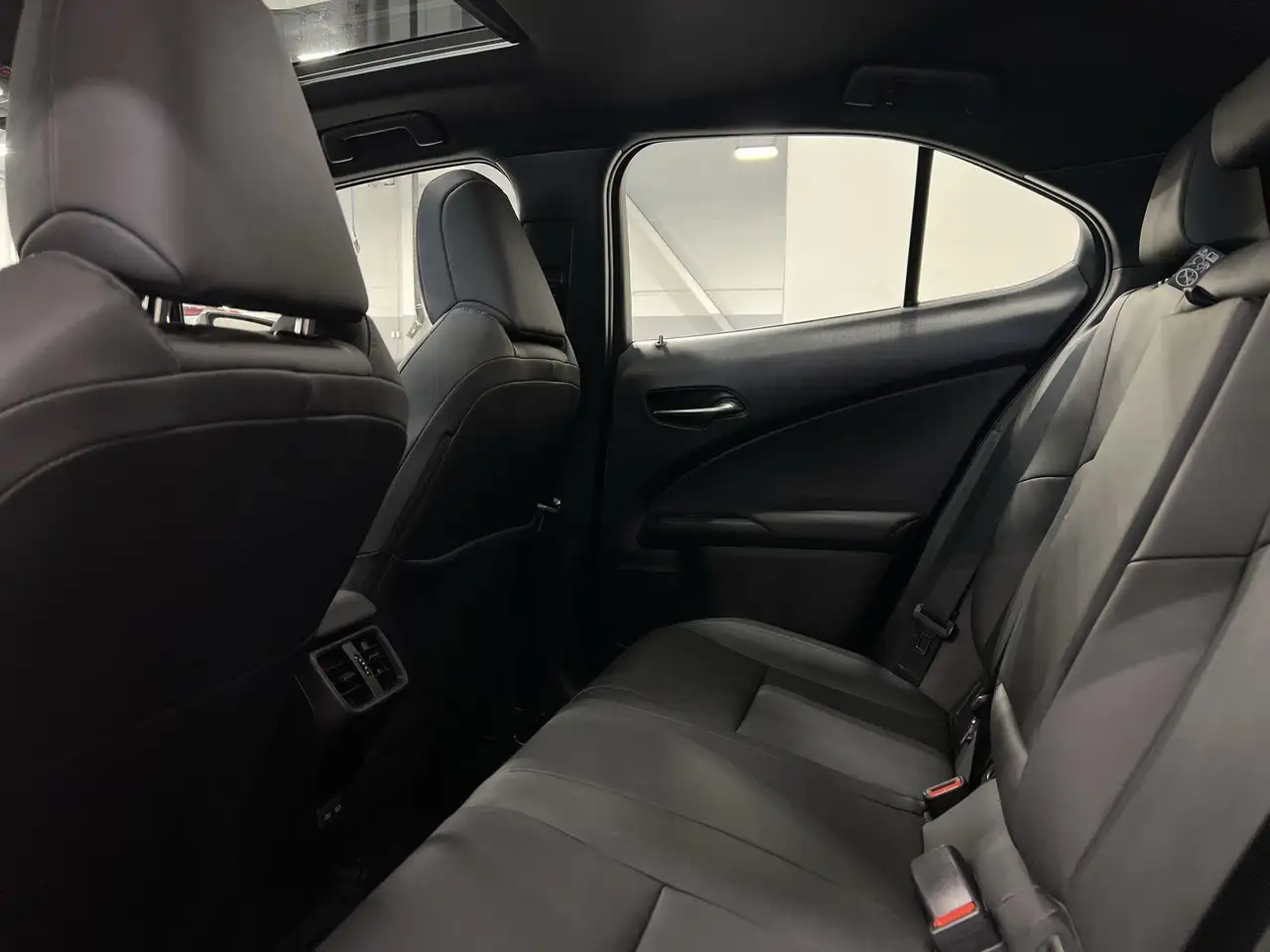 Lexus UX снимка Lexus UX