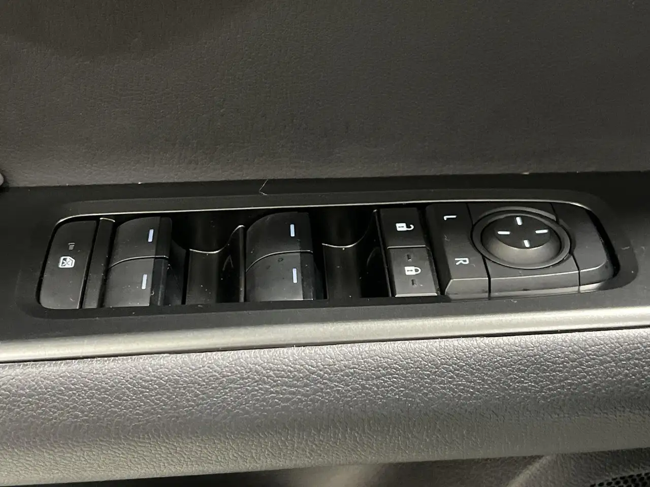 Lexus UX снимка Lexus UX
