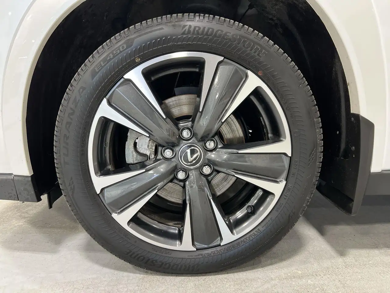 Lexus UX снимка Lexus UX