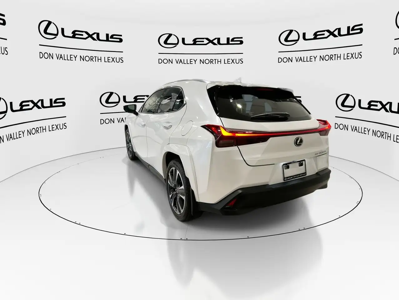 Lexus UX снимка Lexus UX
