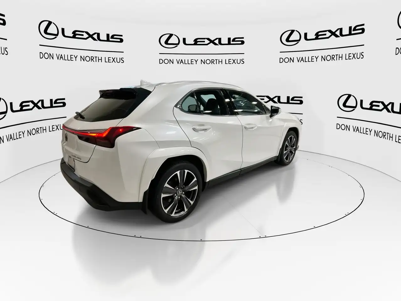 Lexus UX снимка Lexus UX