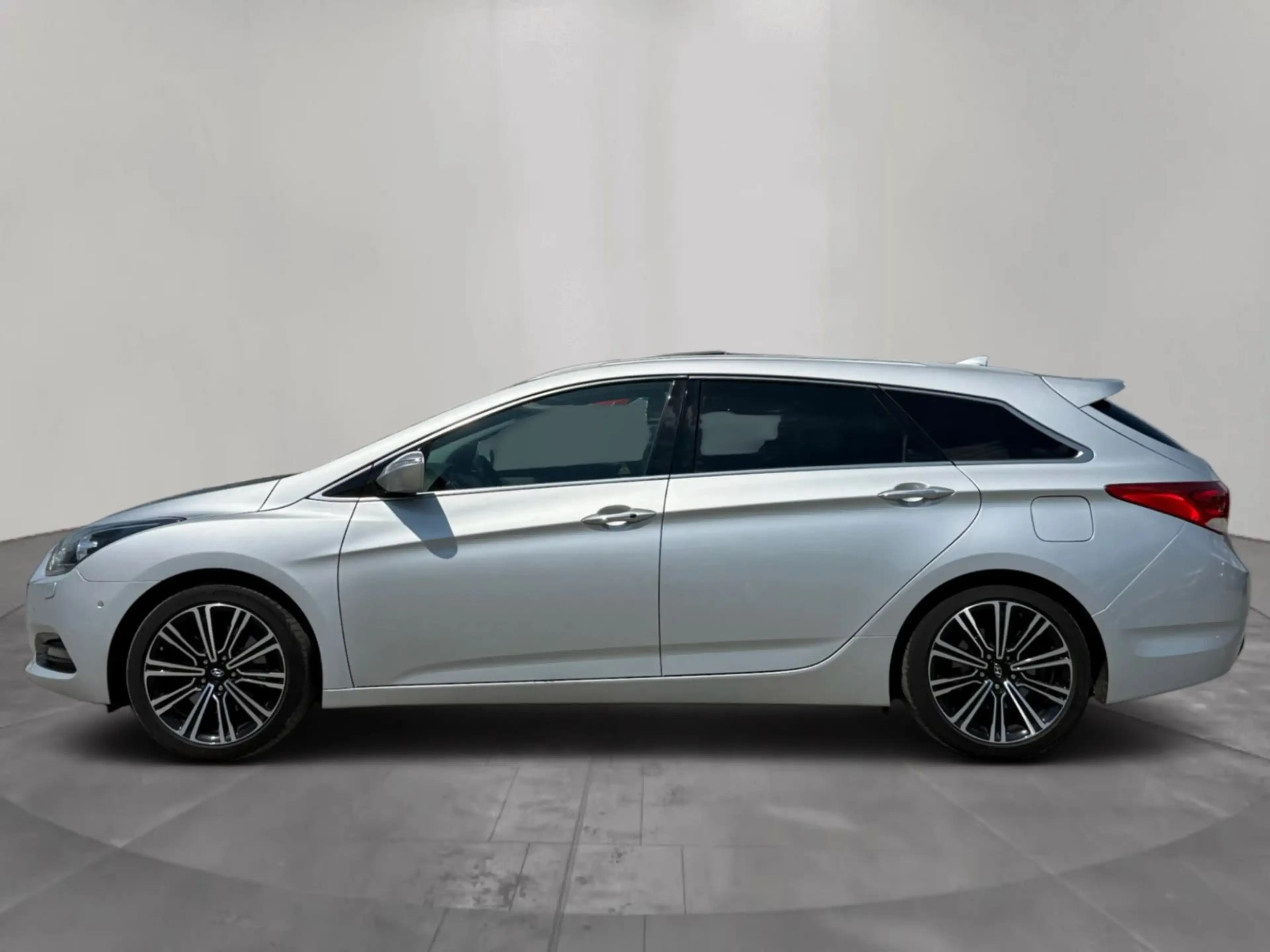 Hyundai i40 cwblue Premium 1.7CRDIAutom. XenonLederPano — photo 4