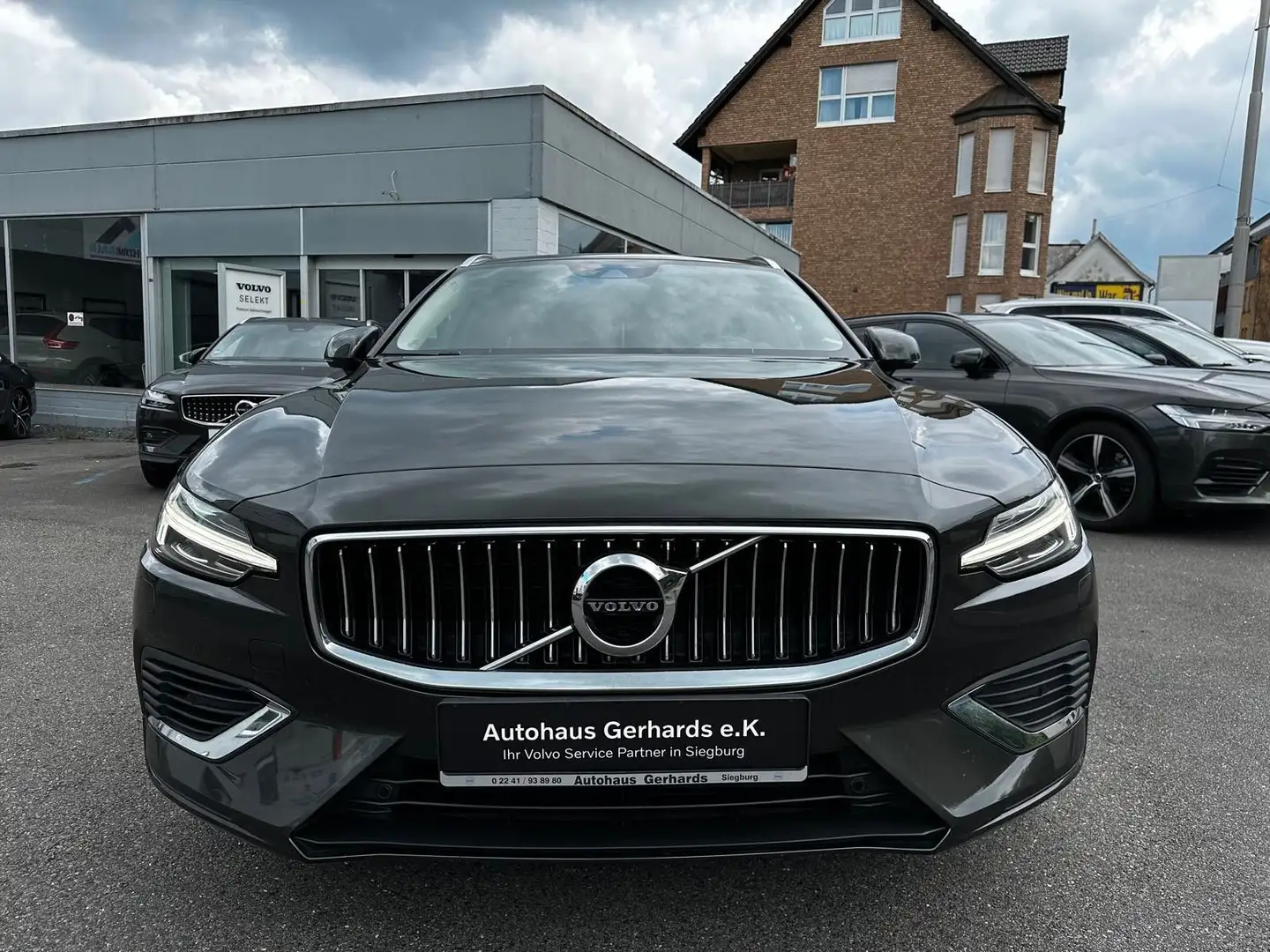 Volvo V60 T6 AWD Inscription L Range,Leder,LED,Keyless Grau - 2
