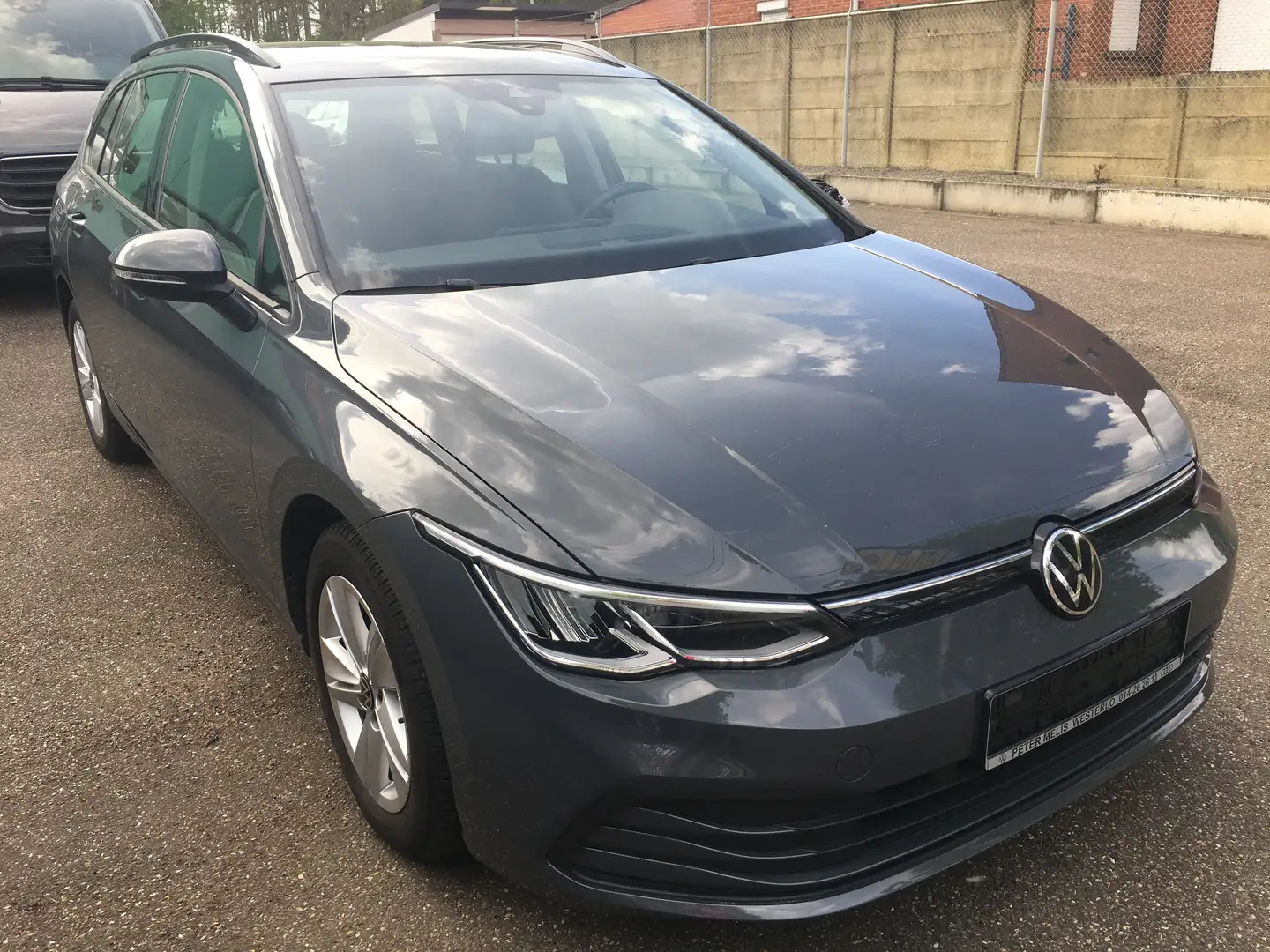 Volkswagen Golf Variant Life 1.5 eTSI 130 PK AUTOMAAT BENZINE/ELEKTRISCH Grijs - 2