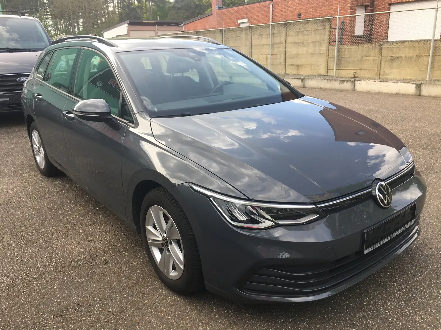 Volkswagen Golf Variant Life 1.5 eTSI 130 PK AUTOMAAT DSG Gris - 2