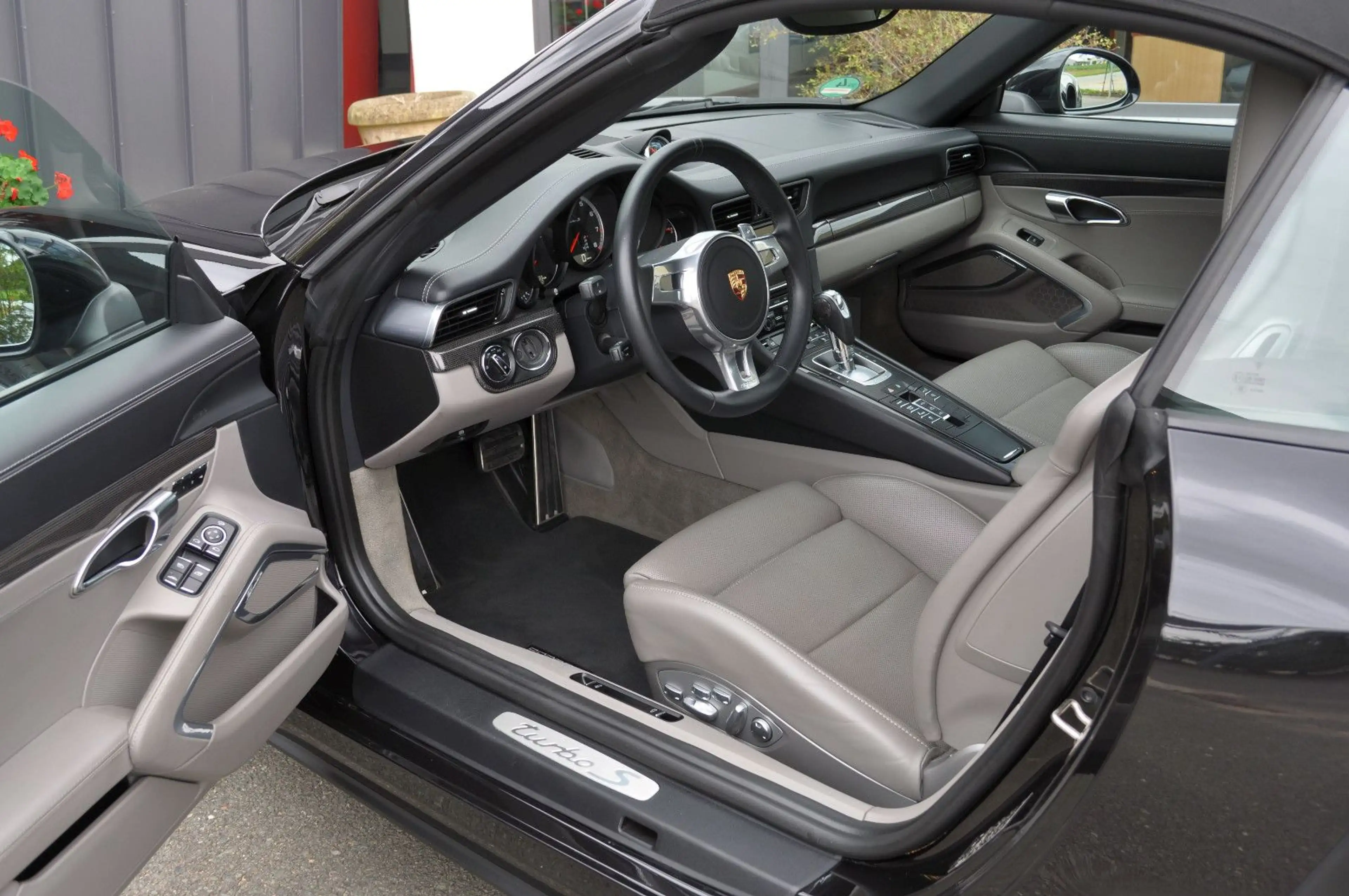 Porsche 991 Turbo S Cabrio *1.Hand+Approved+PDCC+PCCB* — photo 8