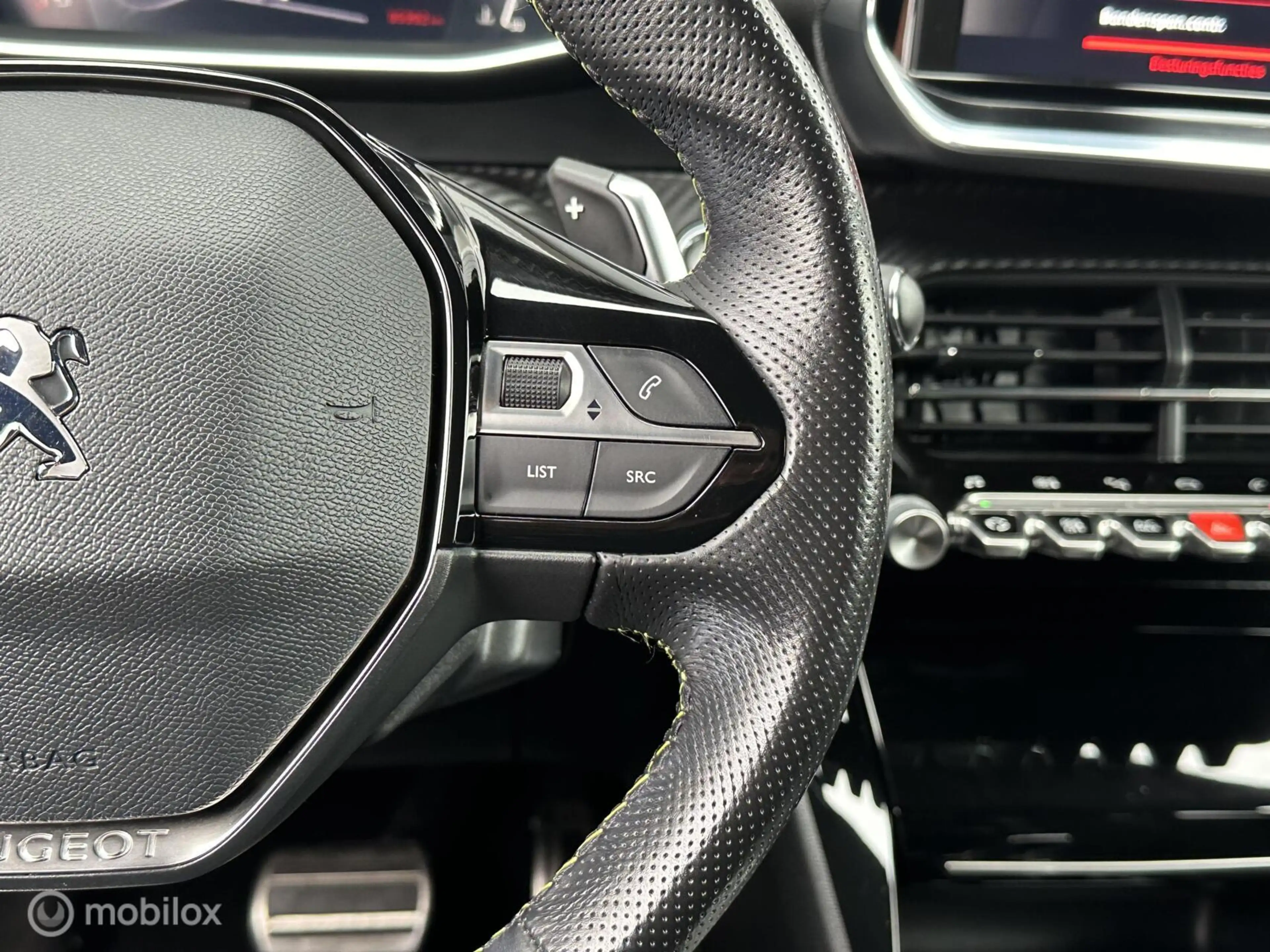 Peugeot 2008 1.2 PureTech GT Panodak Virtual Navi Carplay Camer — photo 15