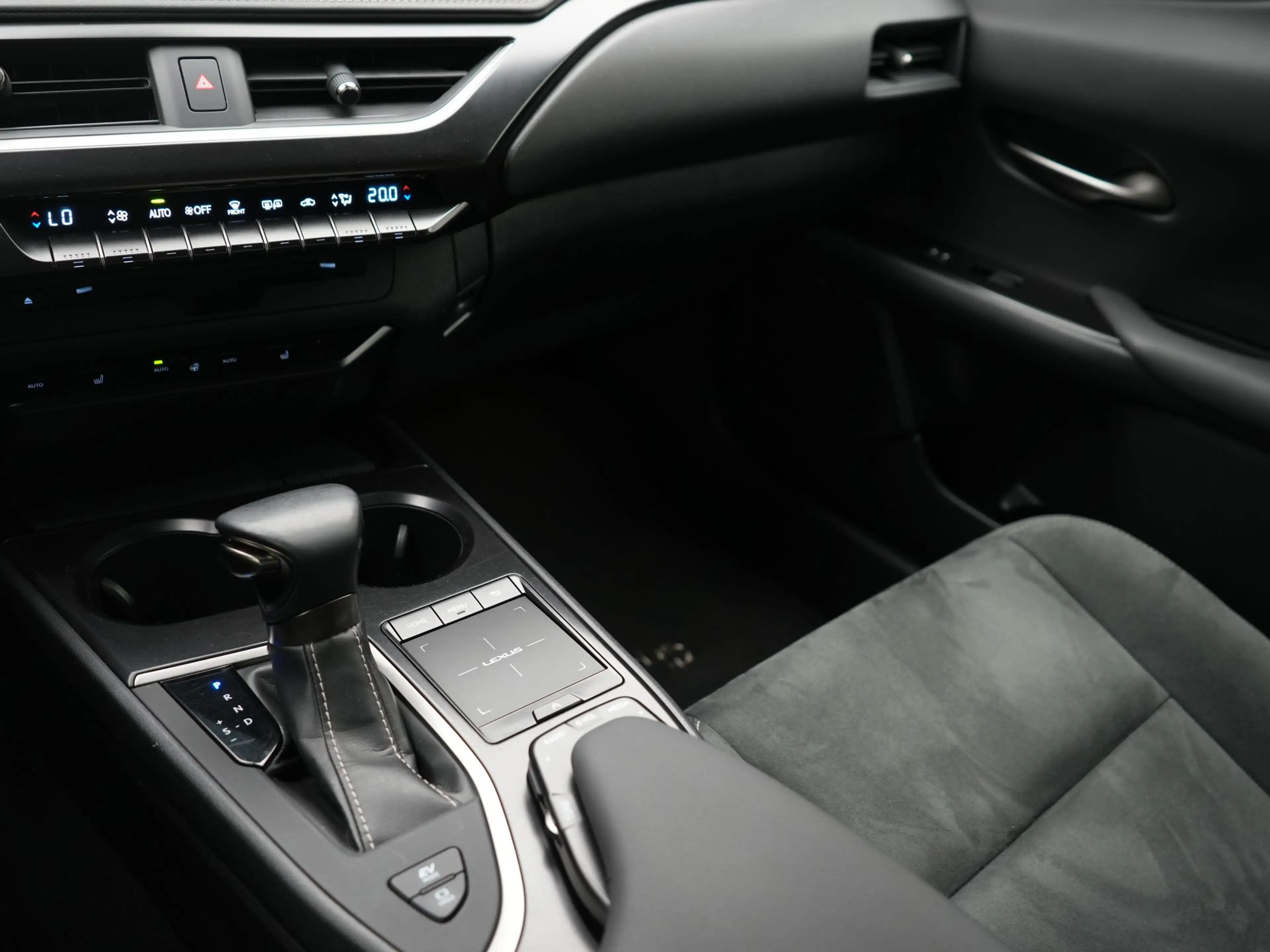 Lexus UX 250h Luxury Line | Stuur-Stoelverwarming | Navigatie | — photo 12