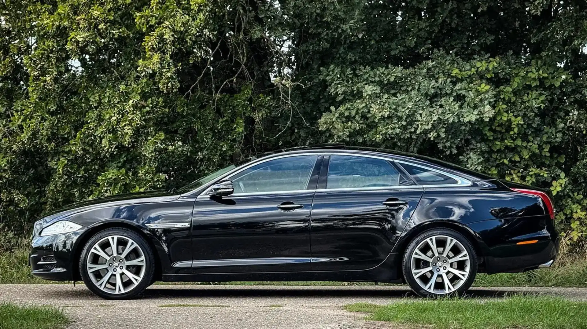 Jaguar XJ XJ 5.0 V8 Premium Luxury Schwarz - 2