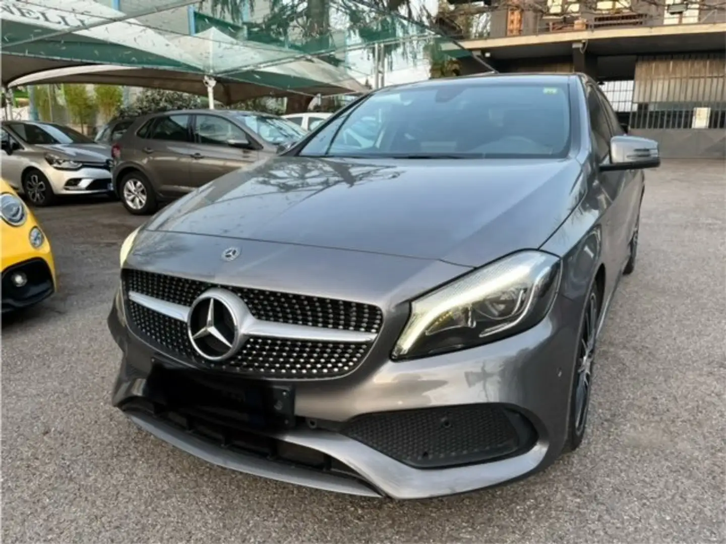 Mercedes-Benz A 180 d Premium auto pacchetto AMG Service MERCEDES-BENZ Grijs - 2