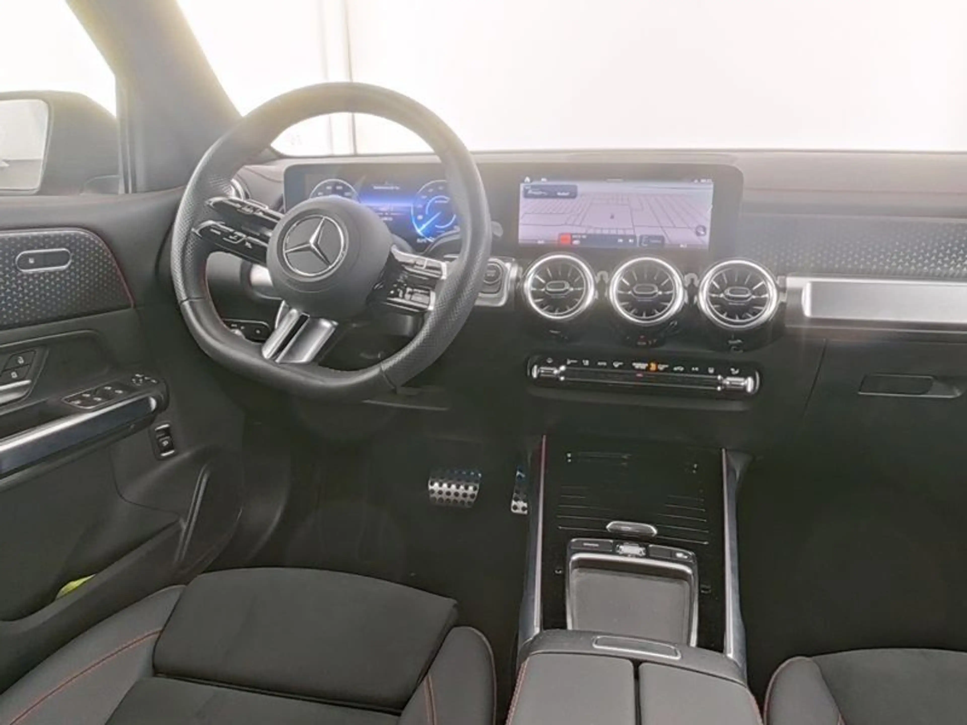 Mercedes-Benz EQB 300 4M AMG+NIGHT+AHK+FAHRASSI+360+DISTR+WI-P — photo 6