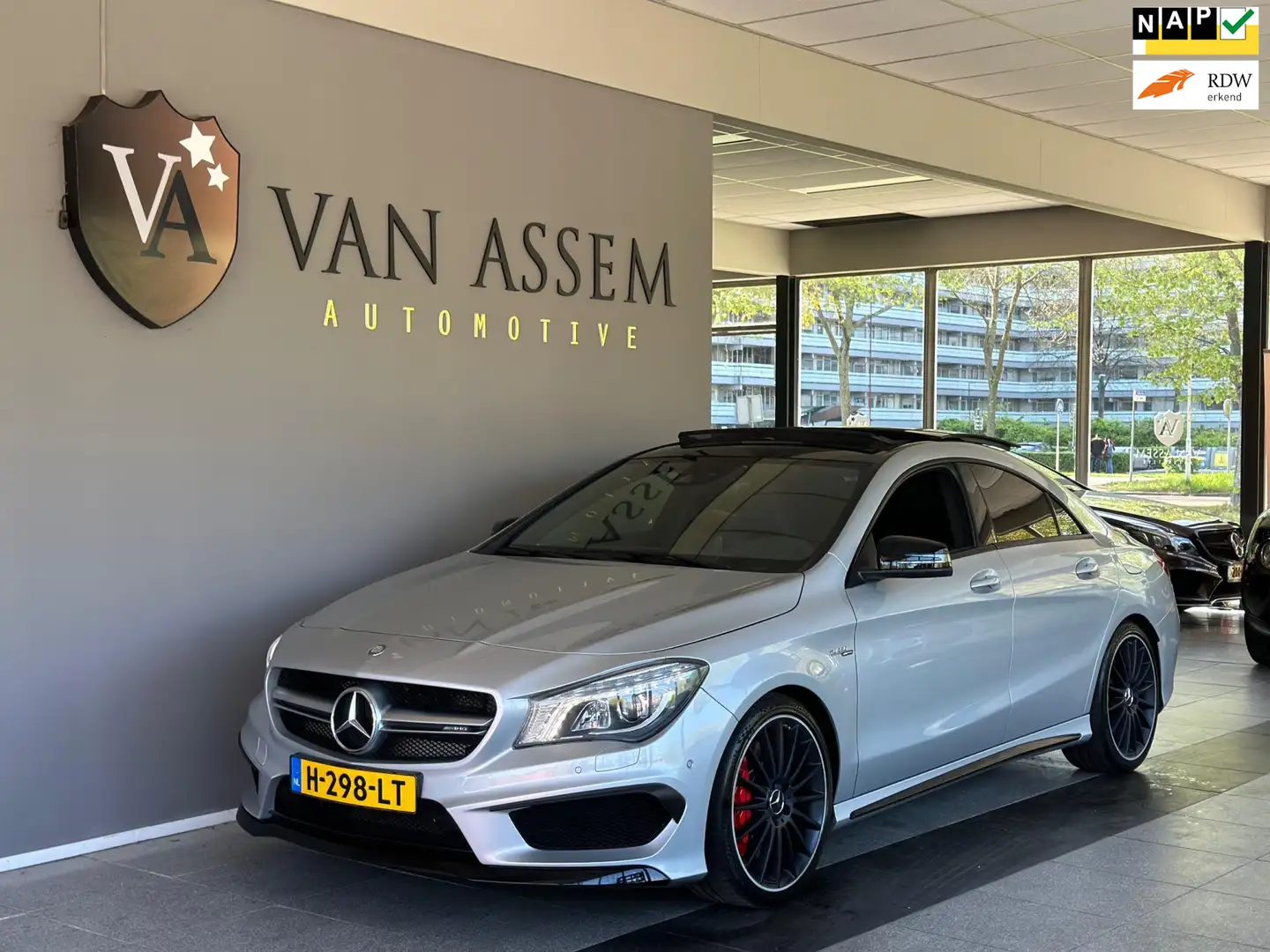 Mercedes-Benz CLA 45 AMG 4MATIC|PANO|MEMORY Grau - 1