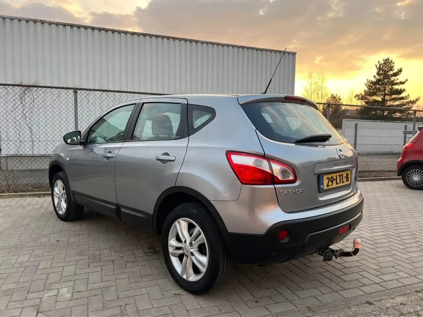 Nissan Qashqai 1.6 Acenta Srebrny - 2