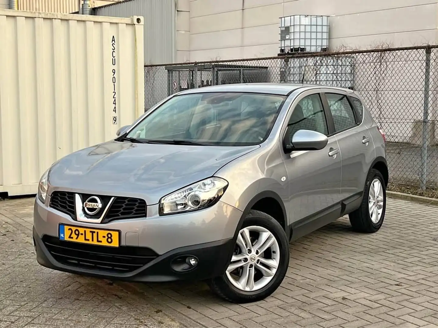 Nissan Qashqai 1.6 Acenta Srebrny - 1