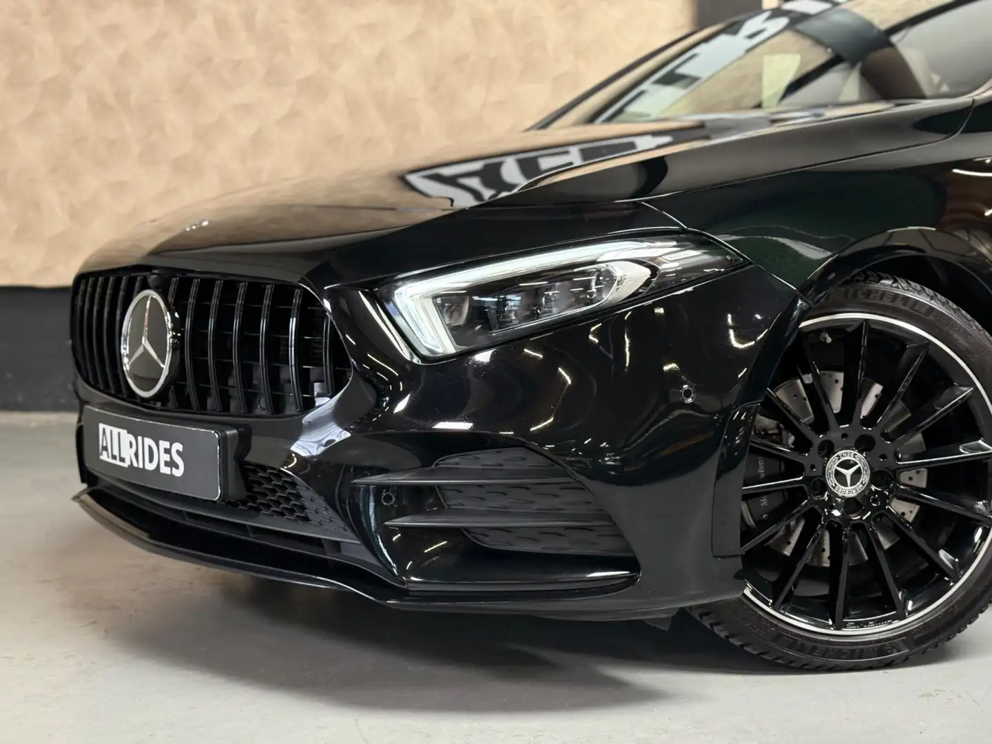 Mercedes-Benz A 220 Launch Edition Premium Plus AMG Night | pano | Lee Zwart - 2