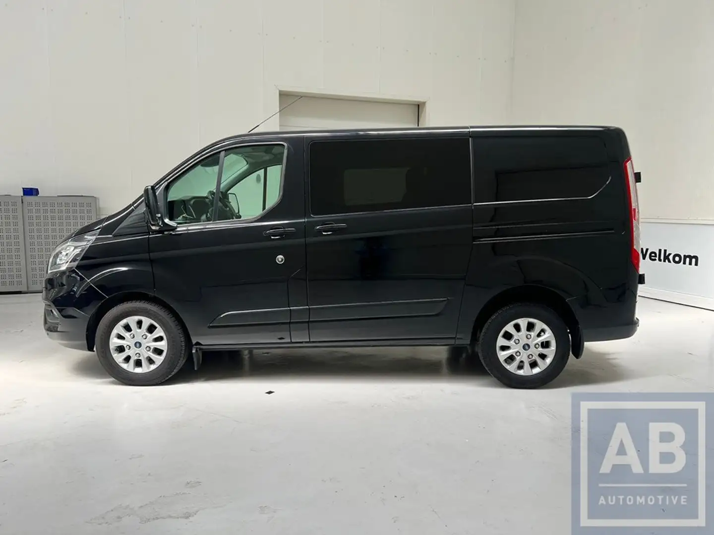 Ford Transit Custom * Custom 5 plaats - L1- 130pk * Zwart - 2