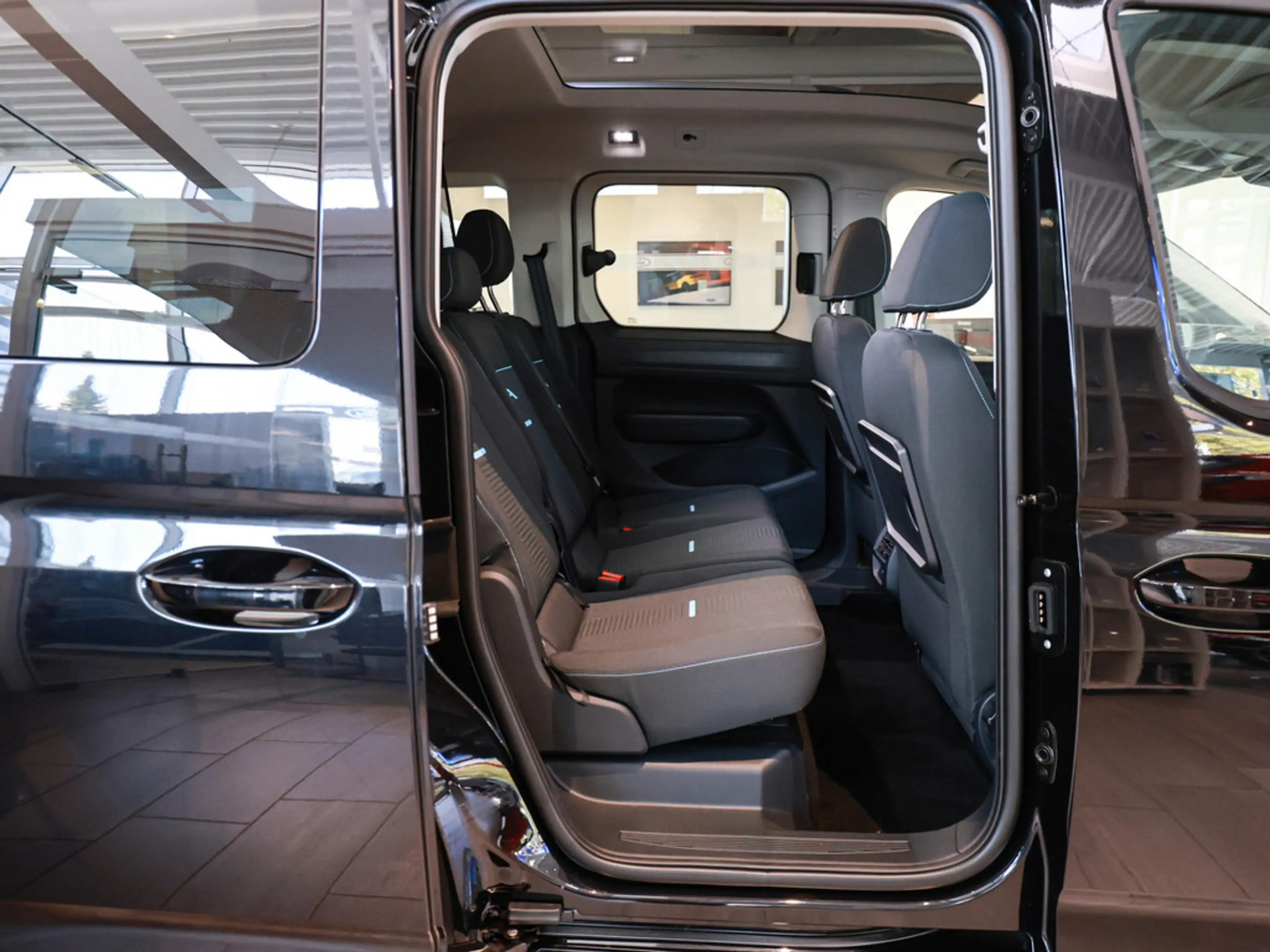 Ford Tourneo Connect Active 2.0l EcoBlue AWD — photo 4