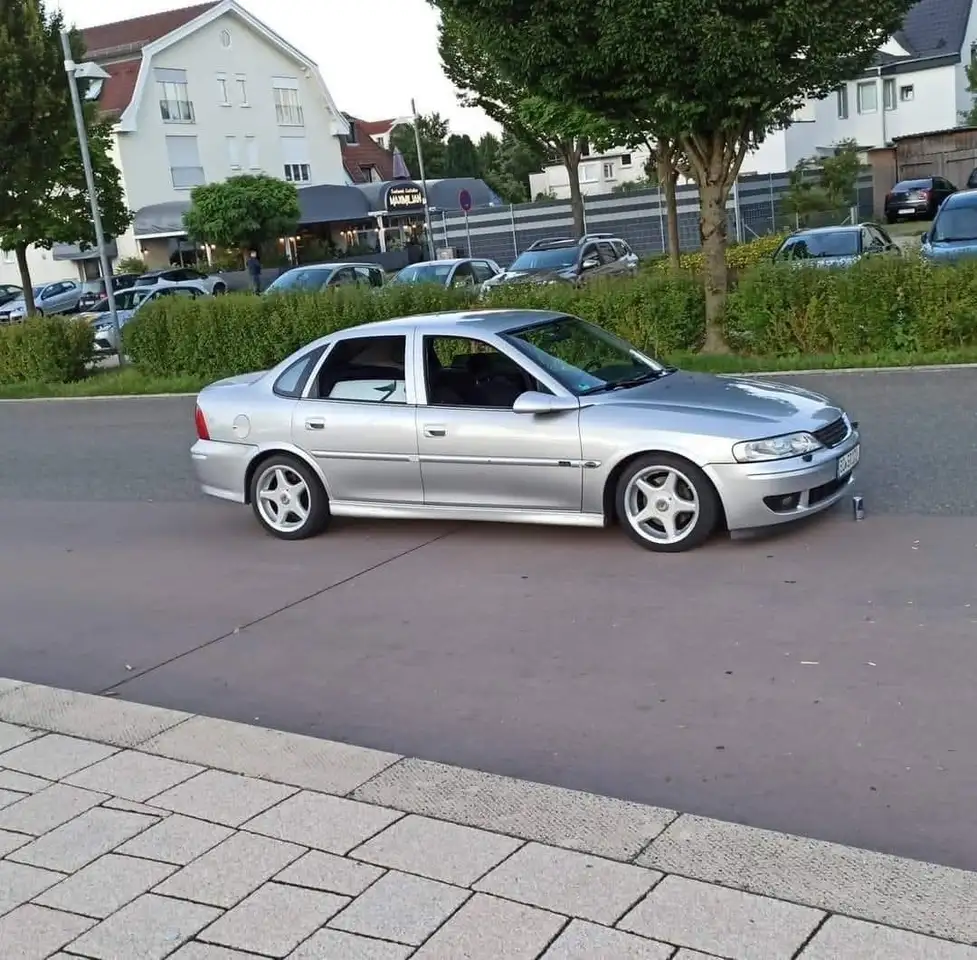 Opel Vectra 2.6 V6 Edition 2000, foto 3