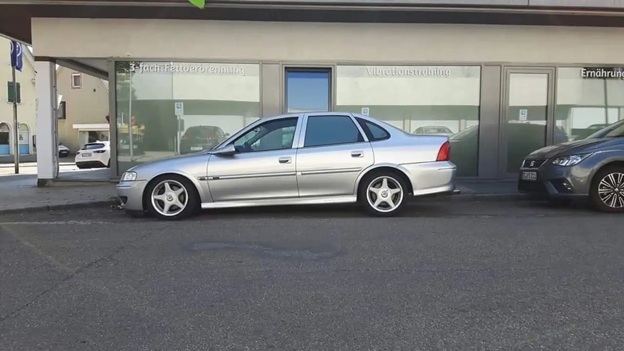Opel Vectra 2.6 V6 Edition 2000, foto 4