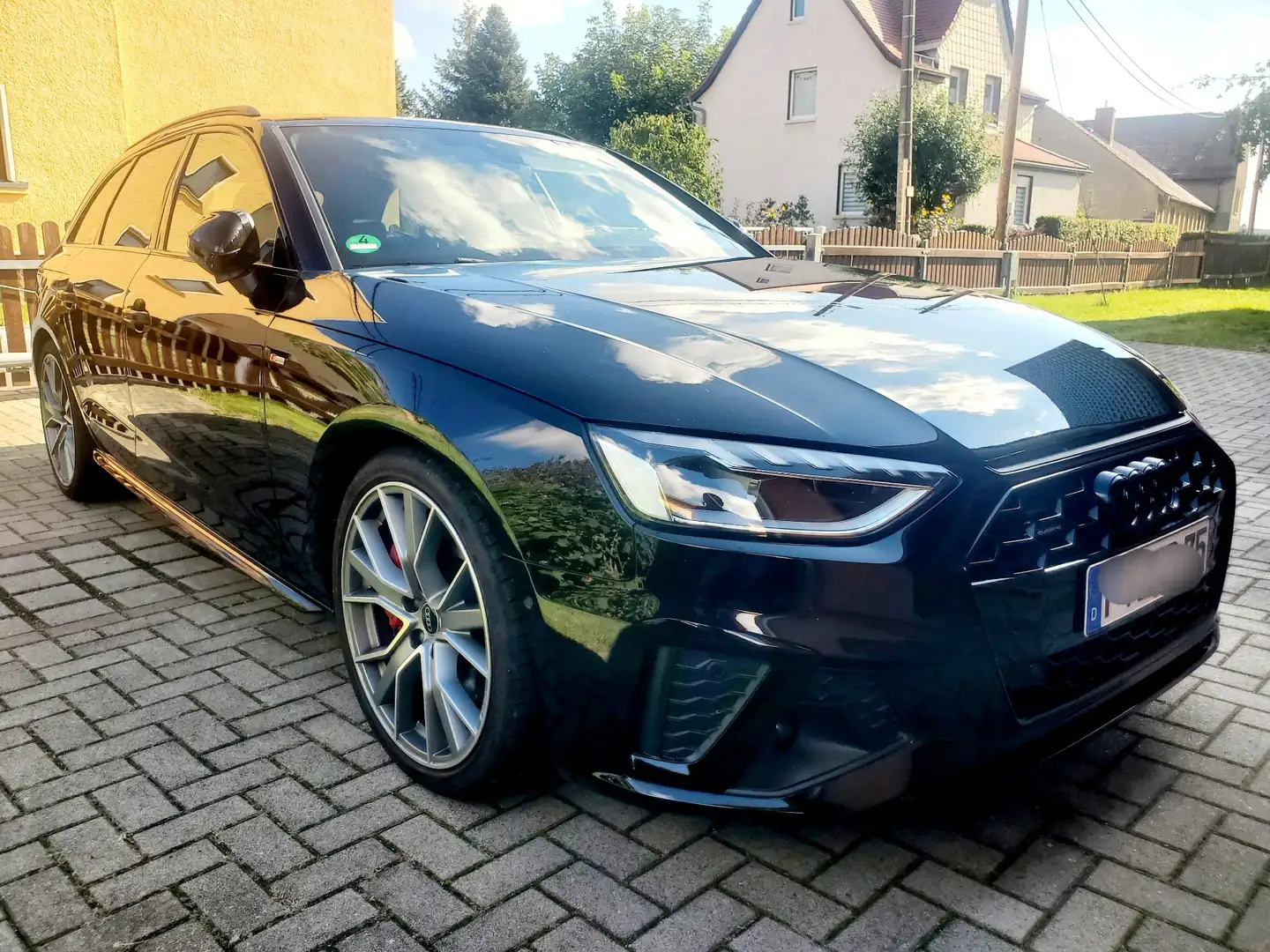 Audi A4 Avant 45 TFSI quattro S tronic s-line black Schwarz - 1