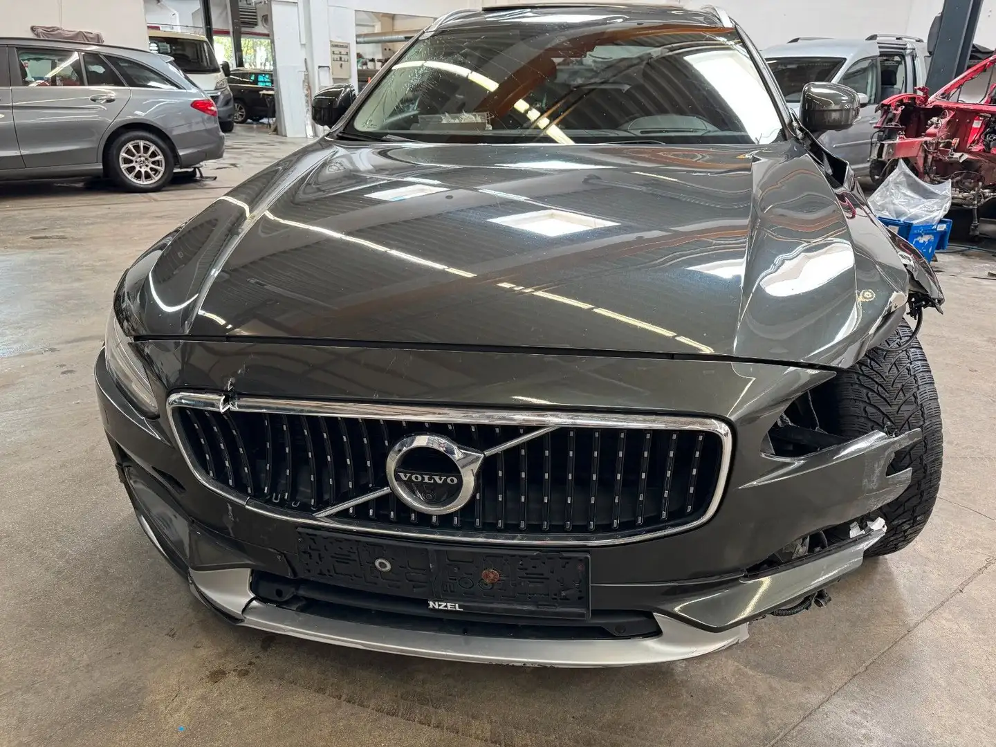 Volvo V90 Cross Country Pro AWD Grau - 2