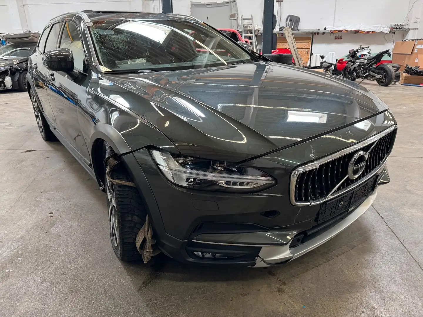 Volvo V90 Cross Country Pro AWD Grau - 1