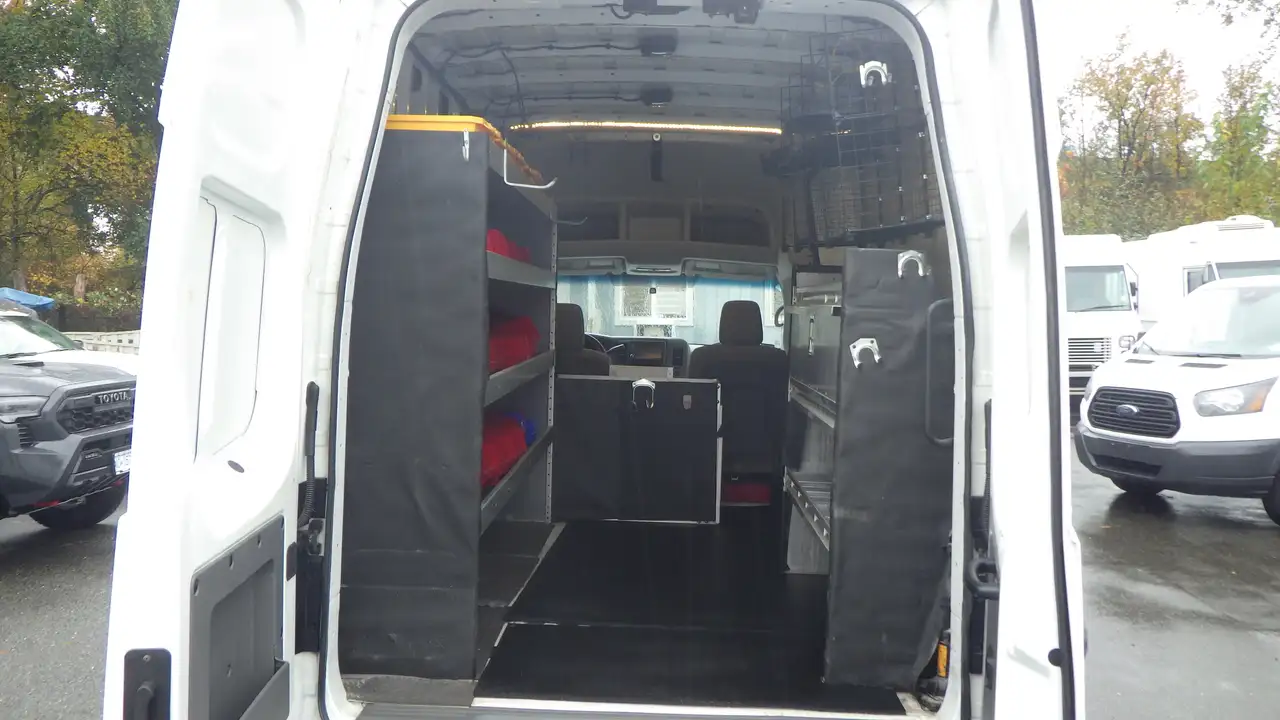 Nissan NV Cargo снимка Nissan NV Cargo