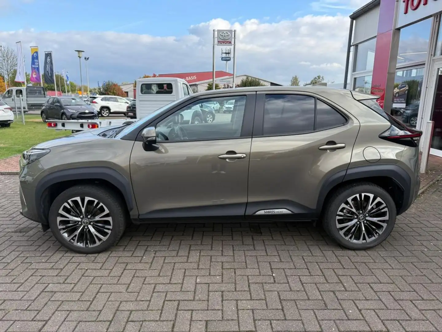 Toyota Yaris Cross Hybrid 1.5 VVT-i Elegant - 2