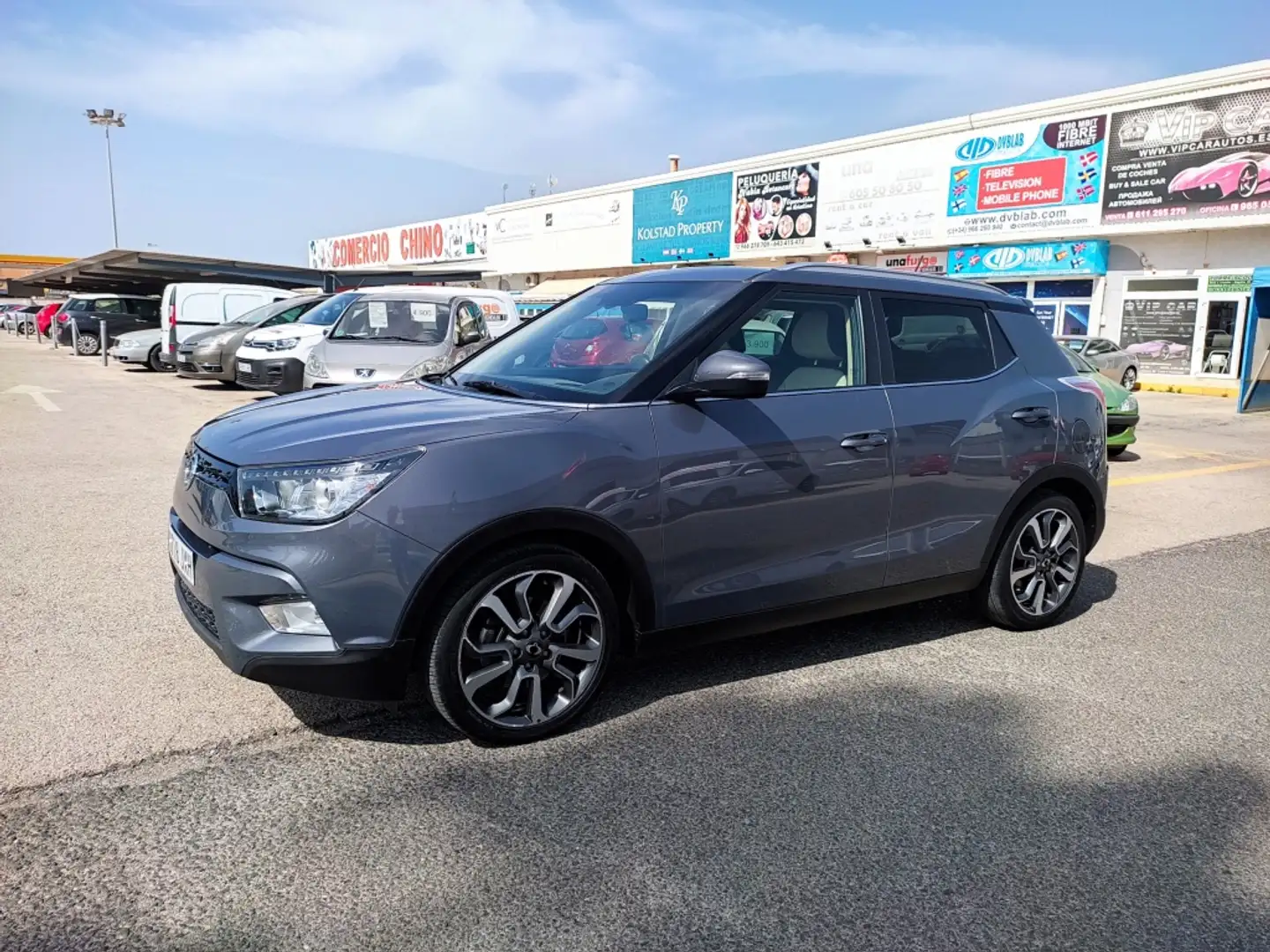 SsangYong Tivoli D16T Limited 4x2 Aut. Gris - 2