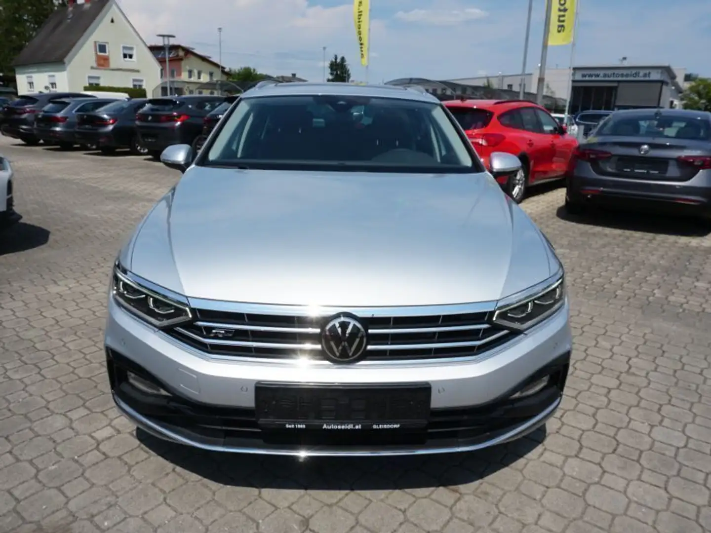 Volkswagen Passat Variant 2.0 TDI SCR Elegance DSG *R-LINE+VIRTUAL+MATRIX* Argento - 2