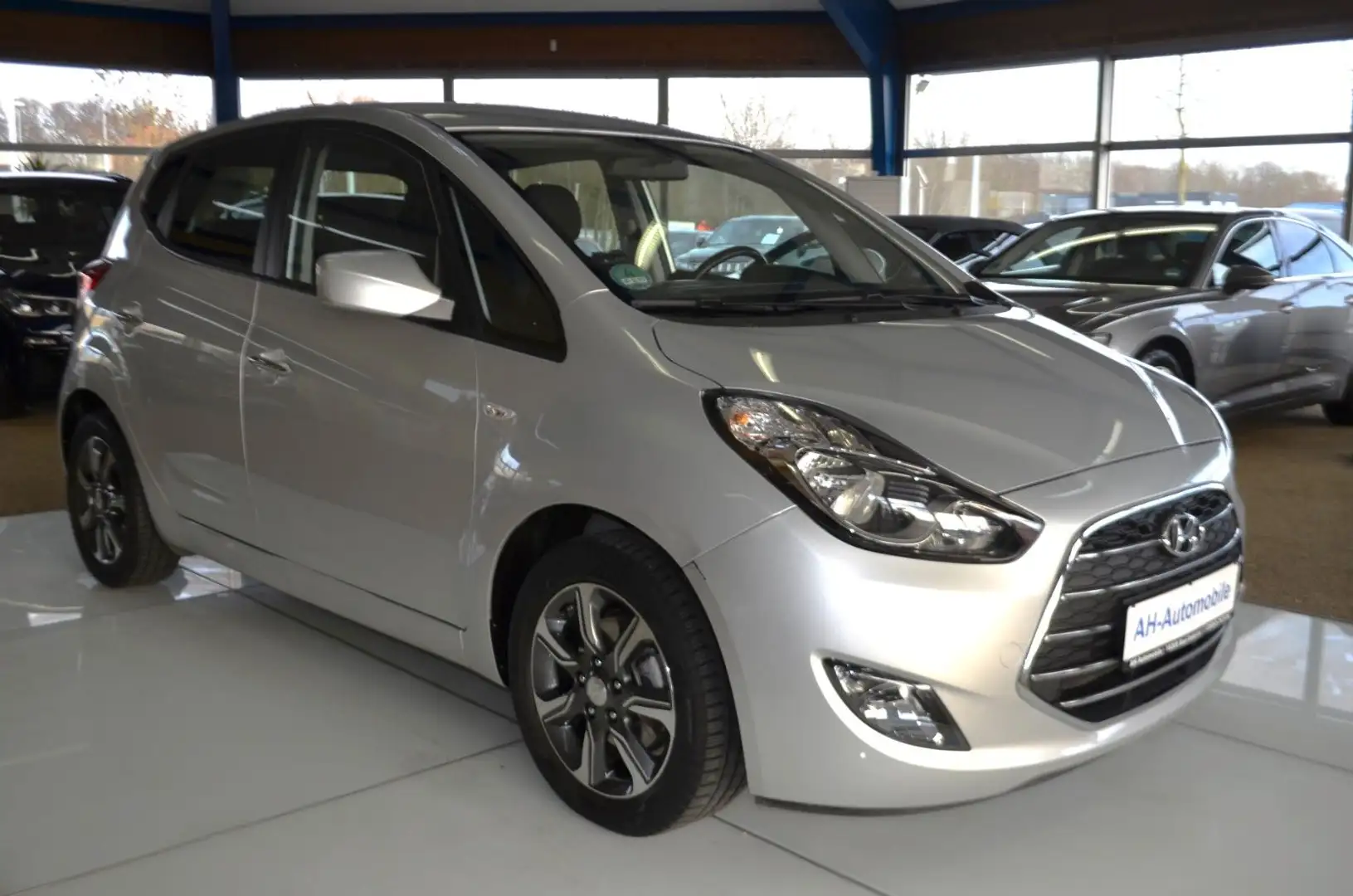 Hyundai iX20 YES! AUTOMATIK / KLIMA / PDC / 30TKM Argent - 2