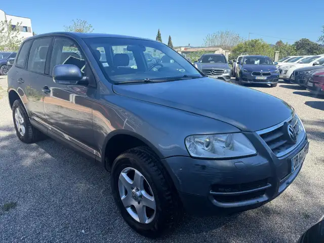 Volkswagen Touareg view 6