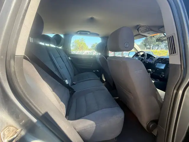 Volkswagen Touareg view 12