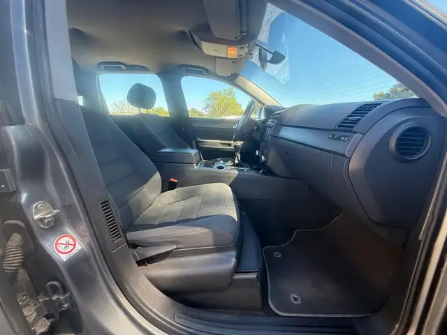 Volkswagen Touareg view 13