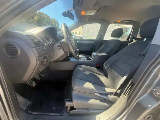 Volkswagen Touareg view 9